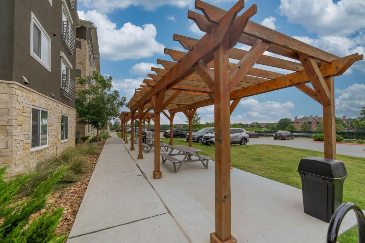 Soka Suites Dallas - Las Colinas Ирвинг Экстерьер фото
