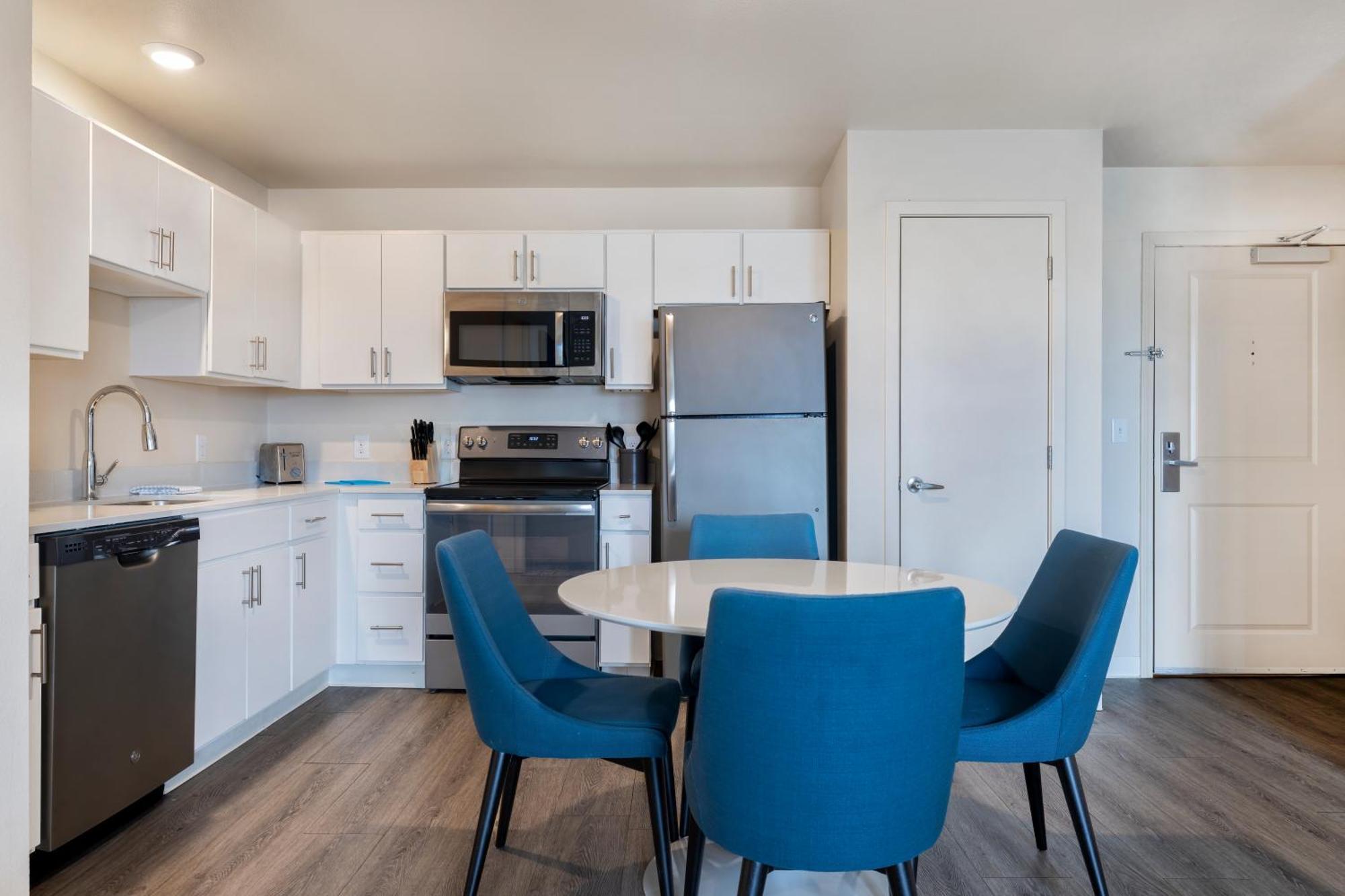Soka Suites Dallas - Las Colinas Ирвинг Экстерьер фото