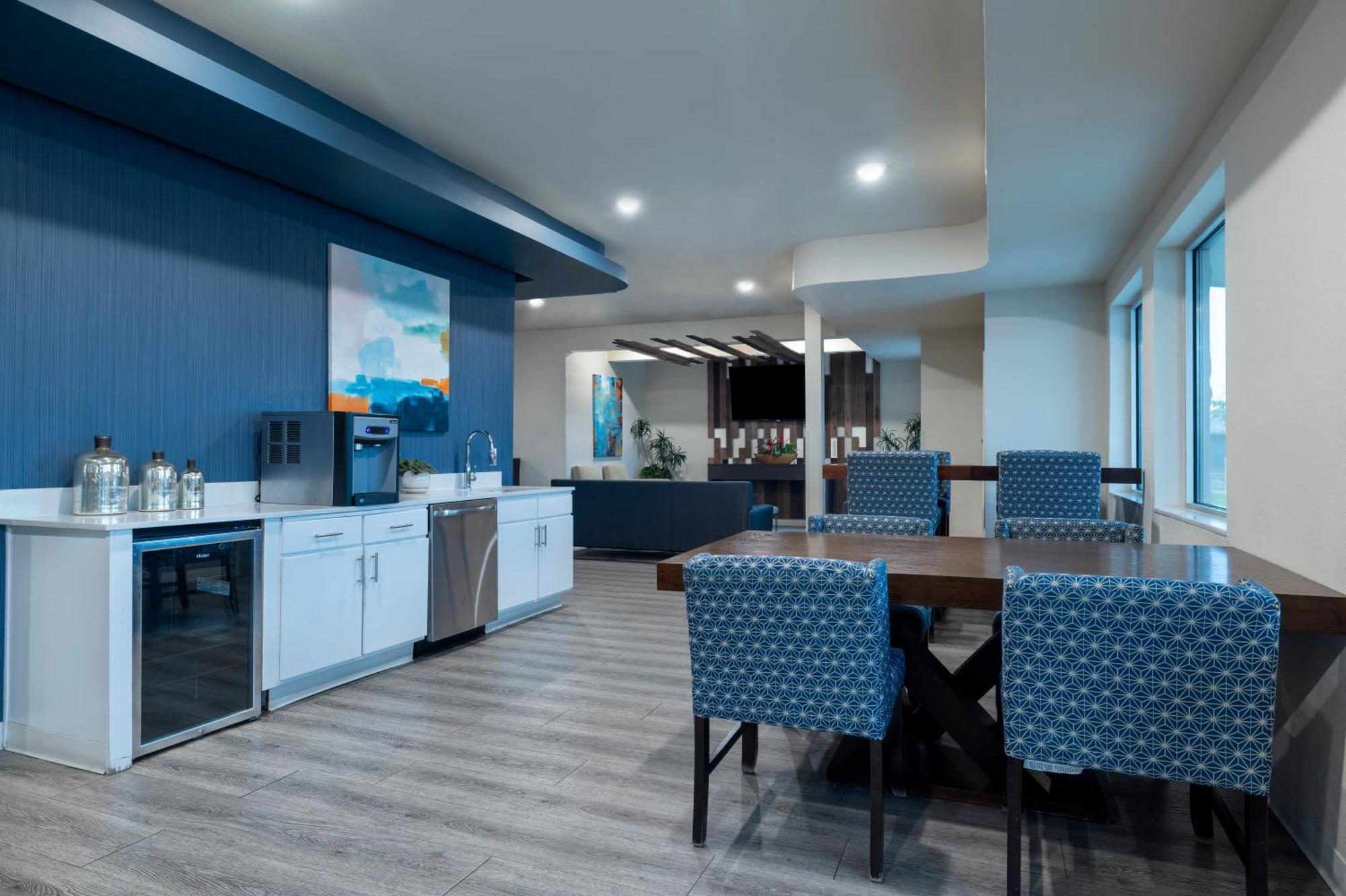Soka Suites Dallas - Las Colinas Ирвинг Экстерьер фото