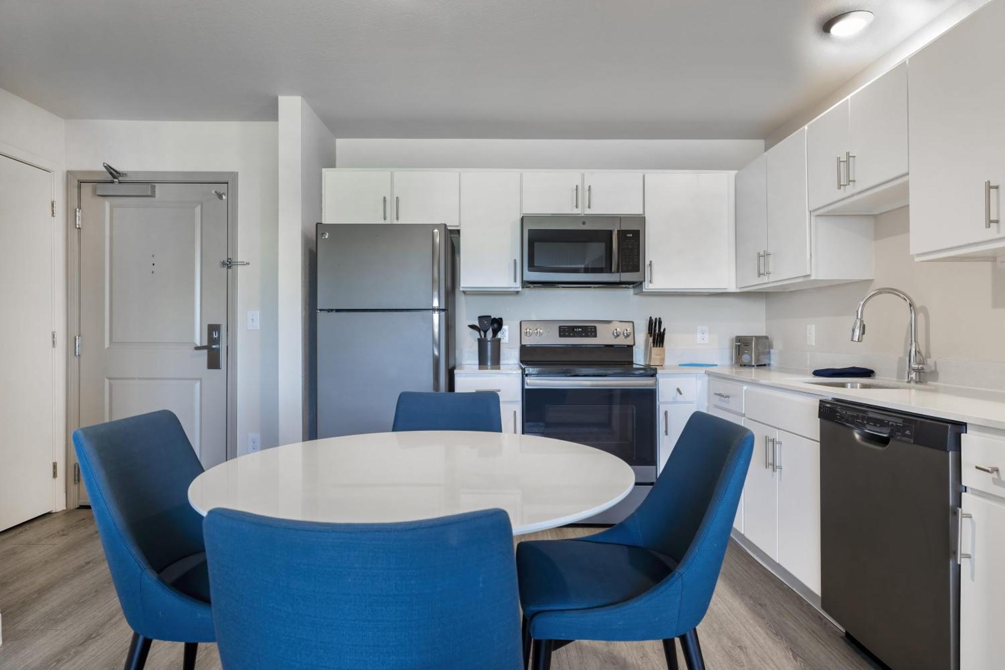 Soka Suites Dallas - Las Colinas Ирвинг Экстерьер фото